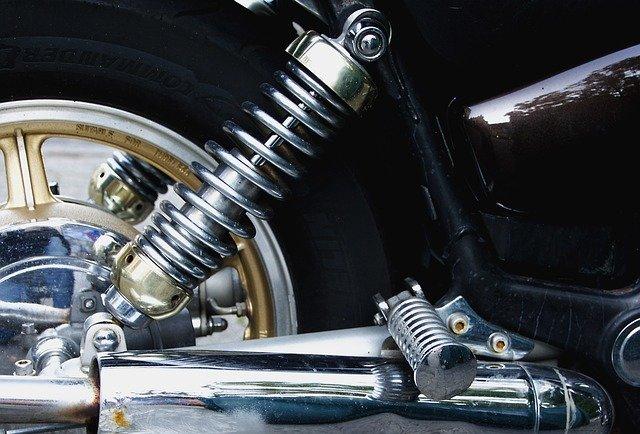 Comment changer les amortisseurs de sa moto ? - MonsieurMoto