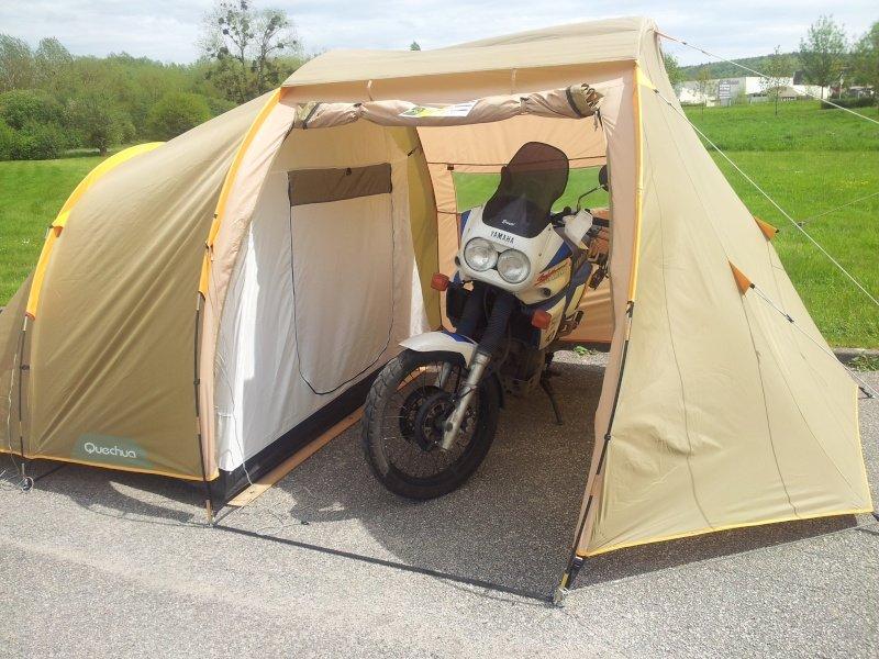 Camping à moto : choisir sa tente moto pour un road trip - Accessoires moto  - Motards