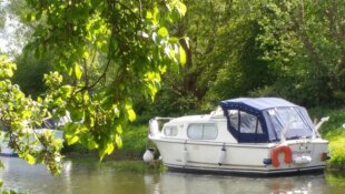 Fitting a new Nauticover canopy to a Freeman 23