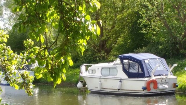 Fitting a new Nauticover canopy to a Freeman 23