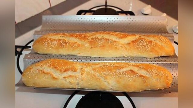 Main photo Fait maison : La Baguette de pain facile !