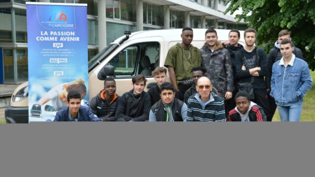 Main photo Le CFA de la FFC s'engage pour une bonne cause