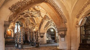 République tchèque : l'étrange église ornée de 30 000 squelettes
