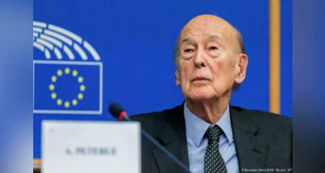 Giscard : la fondation Robert Schuman rend hommage à un "grand européen"